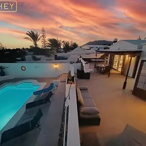  Villa Magica 7 Minutes Walk To Center With Pool And A/c